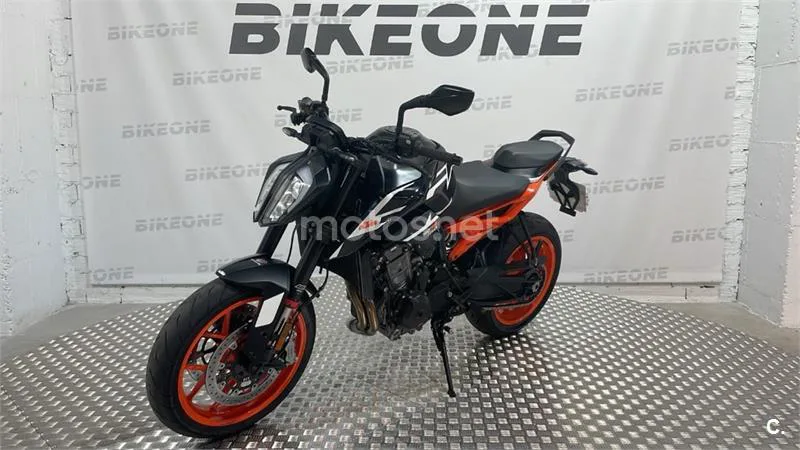 KTM 890 – Vista 3