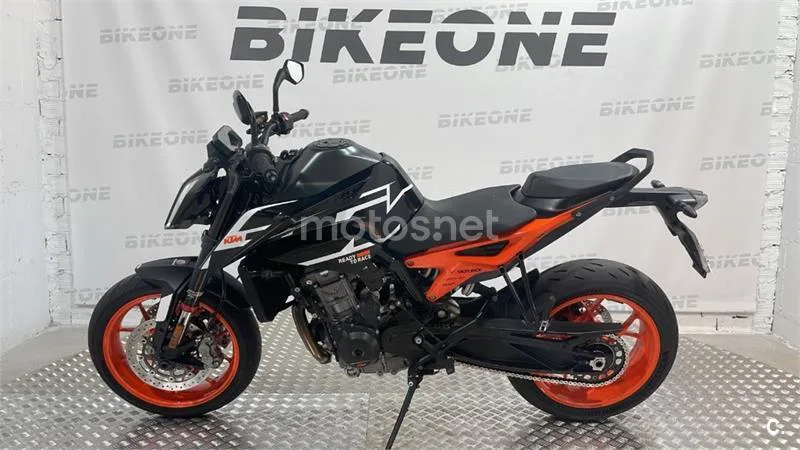 KTM 890 – Vista 4