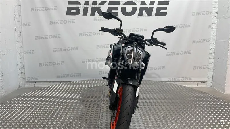 KTM 890 – Vista 5