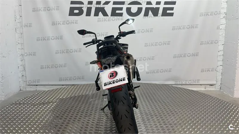 KTM 890 – Vista 7