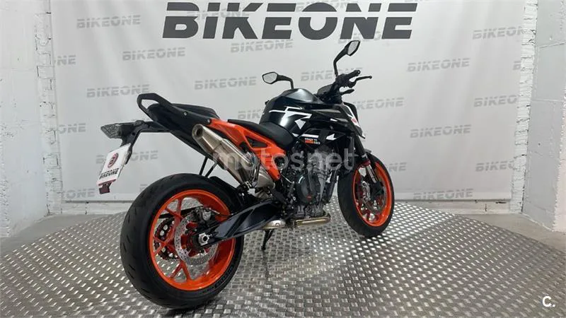 KTM 890 – Vista 8