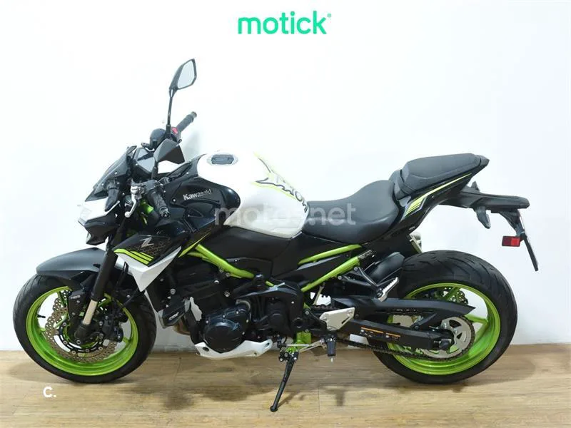 Kawasaki Z900 – Vista 7