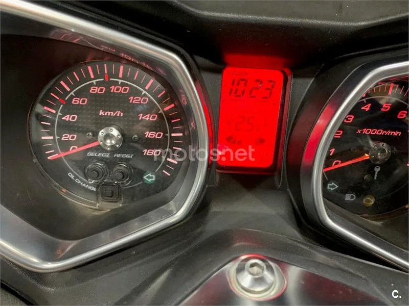 Yamaha XMAX 400 – Vista 12