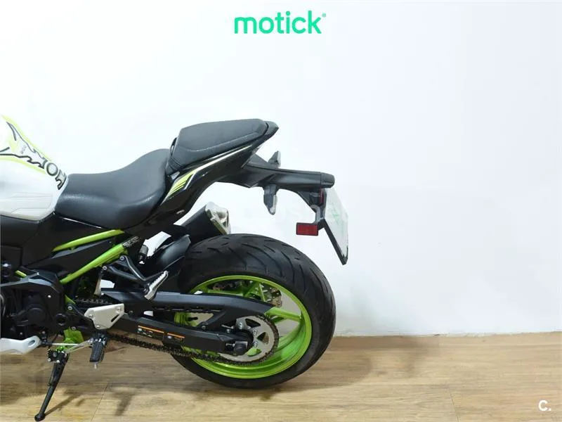 Kawasaki Z900 – Vista 9