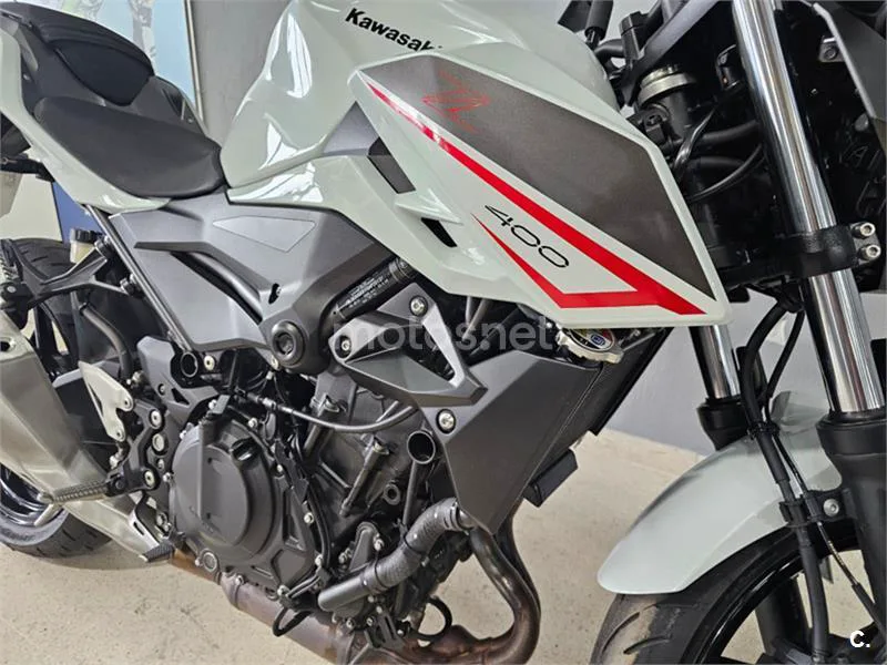 Kawasaki Z400 – Vista 3
