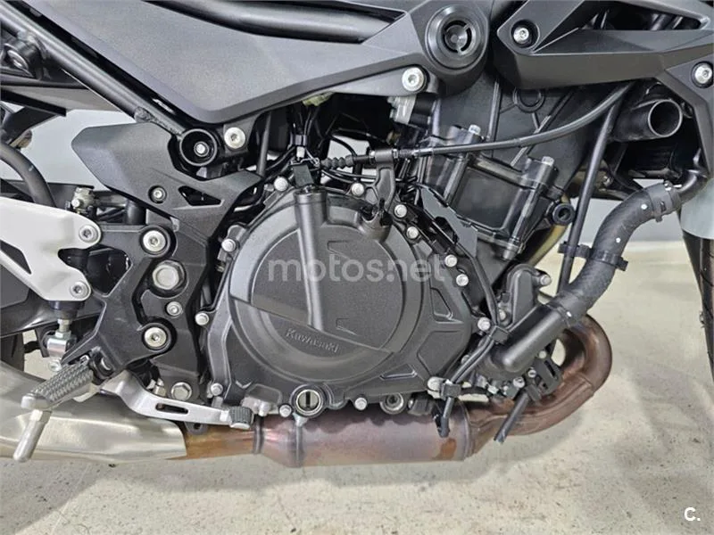 Kawasaki Z400 – Vista 8