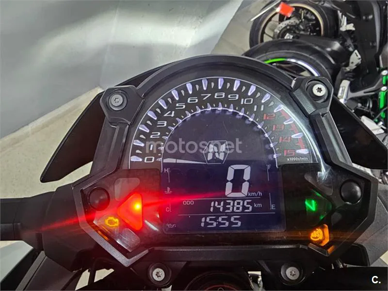 Kawasaki Z400 – Vista 9