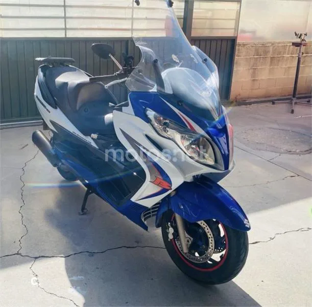 Suzuki Burgman 400 – Vista 4