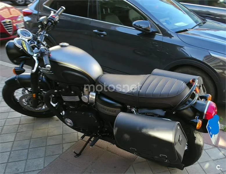 Triumph Bonneville T120 – Vista 12