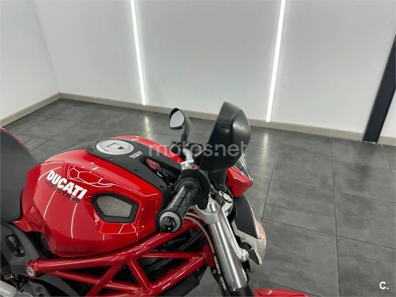 Ducati Monster 696 – Vista 18