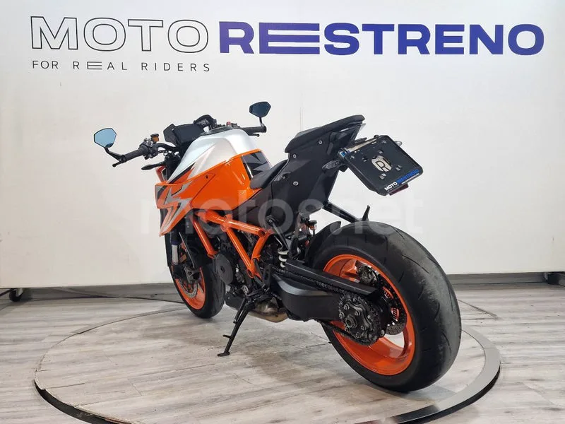 KTM 1290 Super Duke R – Vista 3