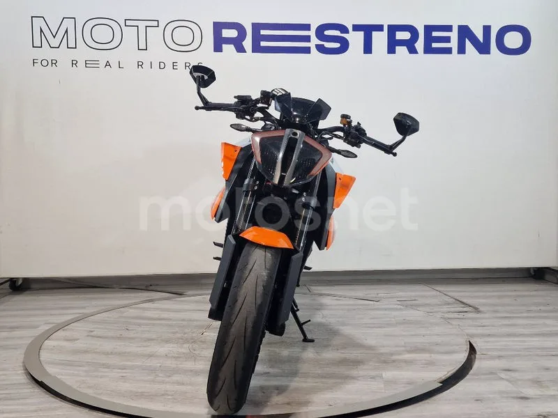 KTM 1290 Super Duke R – Vista 4