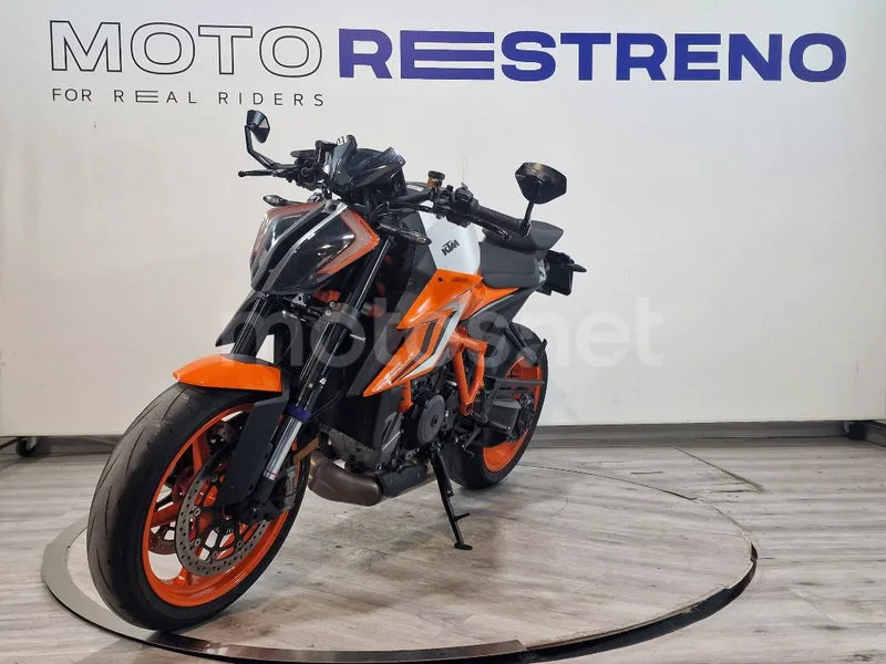 KTM 1290 Super Duke R – Vista 5