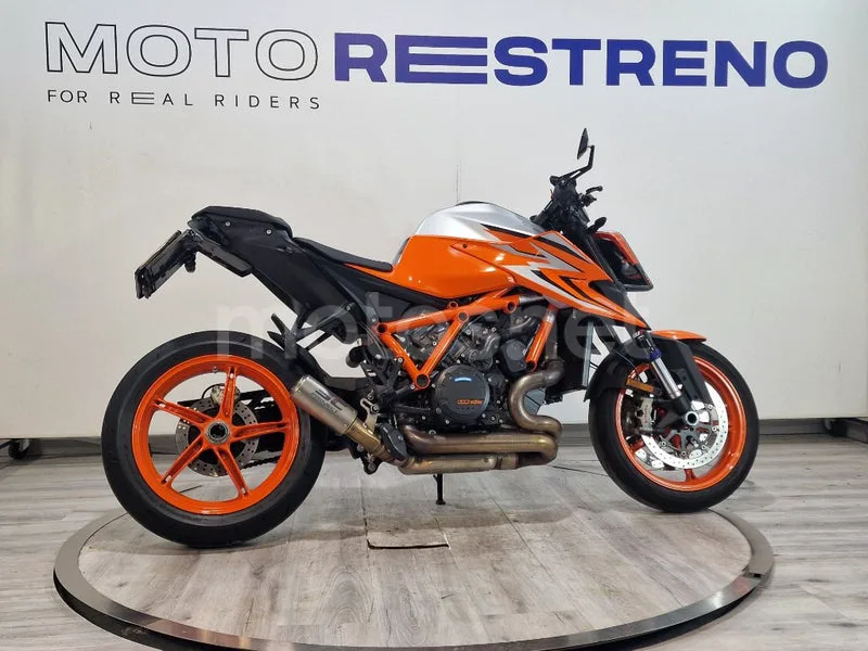 KTM 1290 Super Duke R – Vista 7