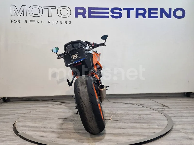 KTM 1290 Super Duke R – Vista 9