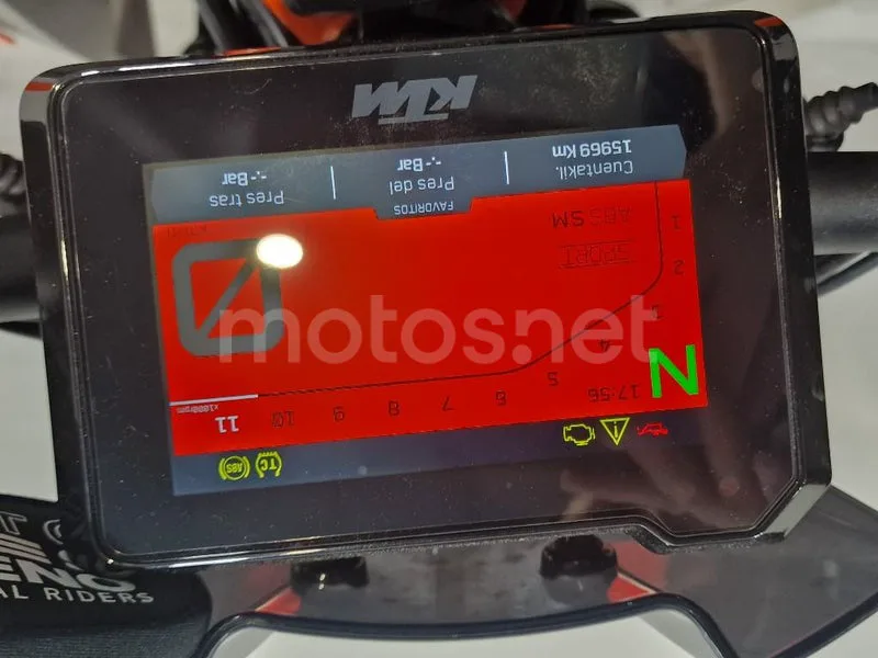 KTM 1290 Super Duke R – Vista 10