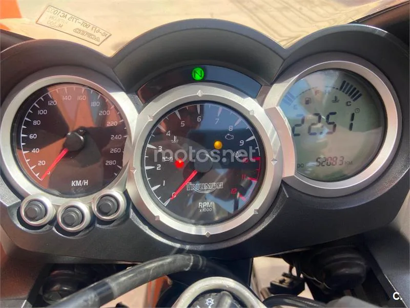 Triumph Sprint ST – Vista 11