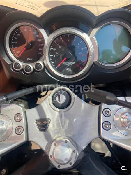 Triumph Sprint ST – Vista 12