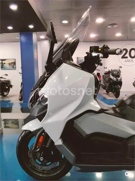 SYM Maxsym TL 500 – Vista 10