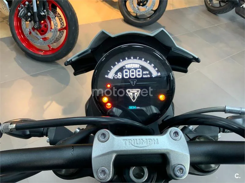 Triumph Trident 800 – Vista 5