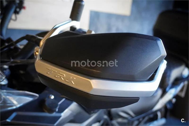 Benelli TRK 502 – Vista 20