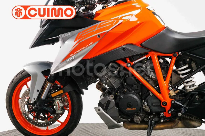KTM 1290 Super Duke GT – Vista 26