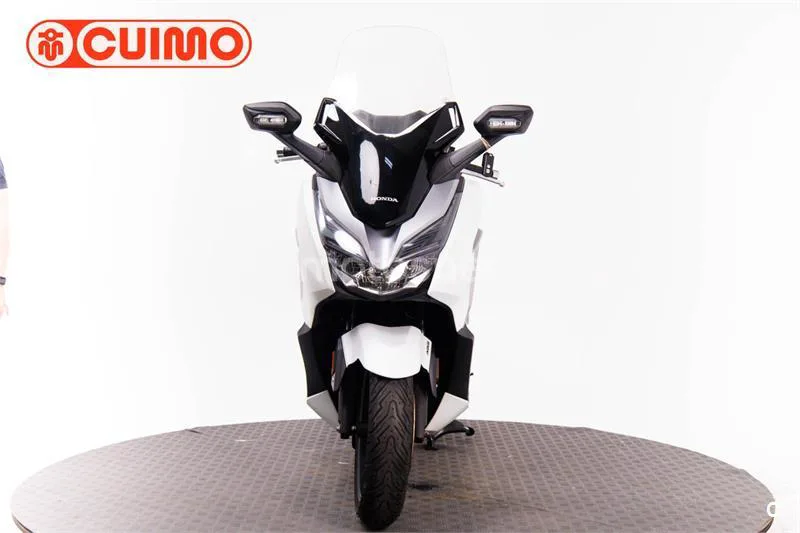 Honda Forza – Vista 10
