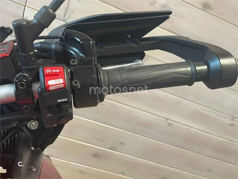 Yamaha MT-09 – Vista 14