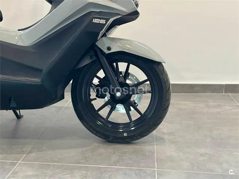 Kymco Sky Town 125 – Vista 9