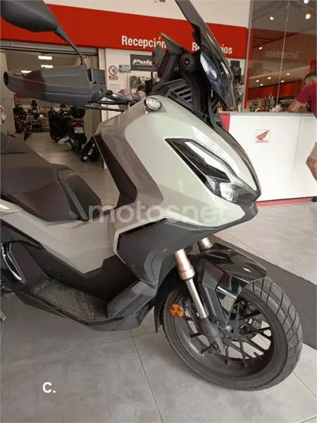 Honda ADV 350 – Vista 13