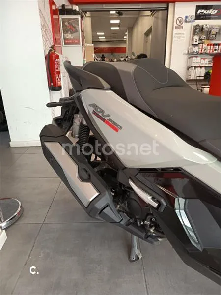 Honda ADV 350 – Vista 14