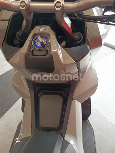 Honda ADV 350 – Vista 16