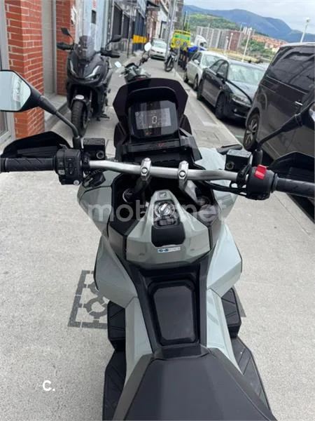 Honda ADV 350 – Vista 23
