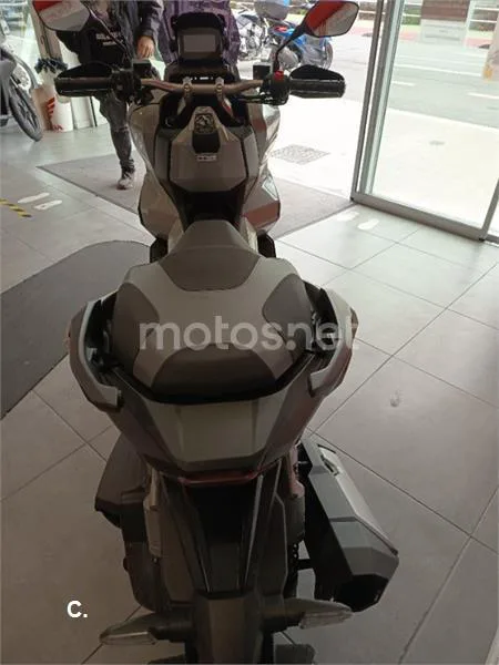 Honda ADV 350 – Vista 5