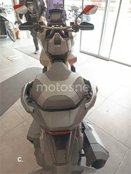 Honda ADV 350 – Vista 6