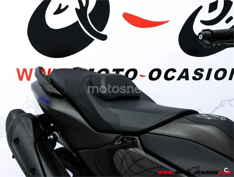 Yamaha TMAX – Vista 11