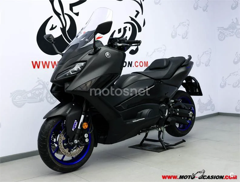 Yamaha TMAX – Vista 8
