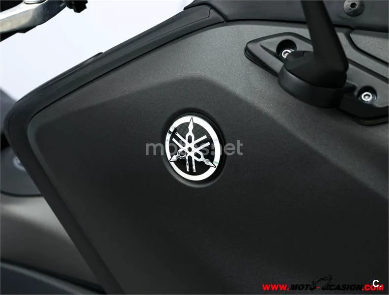 Yamaha TMAX – Vista 9