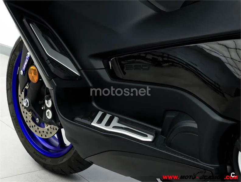 Yamaha TMAX – Vista 10