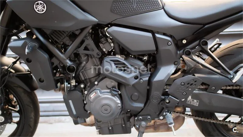 Yamaha MT-07 – Vista 16