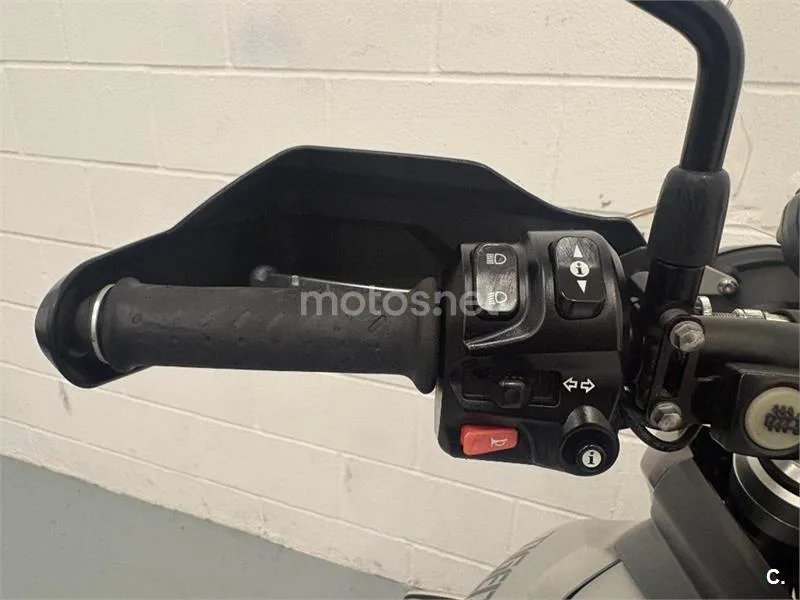 Triumph Tiger 800 XR – Vista 20