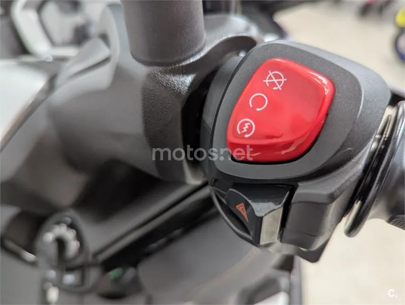 Yamaha XMAX 300 – Vista 10