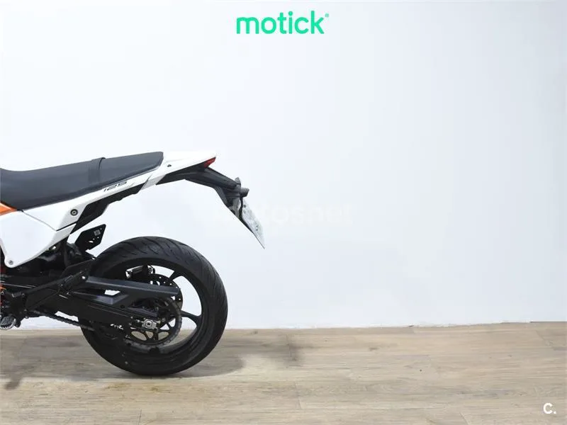 KTM 125 SMC R – Vista 9