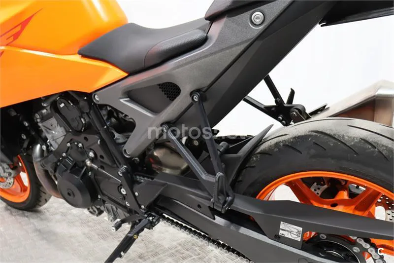KTM 990 – Vista 14