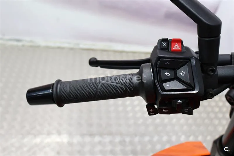 KTM 990 – Vista 8