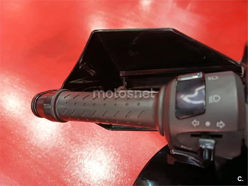 Voge 500 DS – Vista 8
