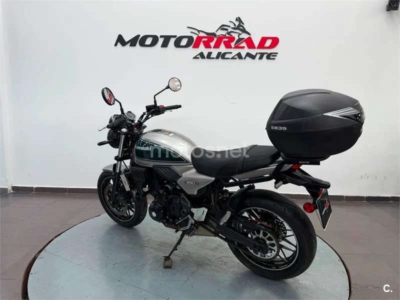 Kawasaki Z650 – Vista 10