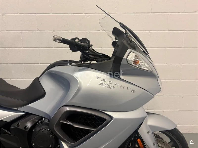 Triumph Trophy 1200 – Vista 13