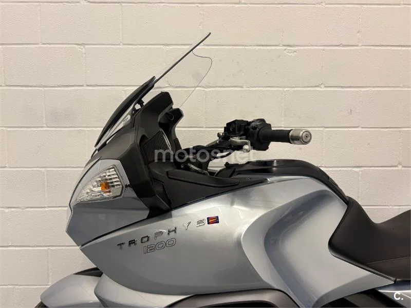 Triumph Trophy 1200 – Vista 14