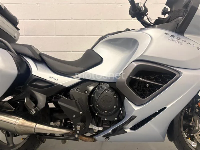 Triumph Trophy 1200 – Vista 15